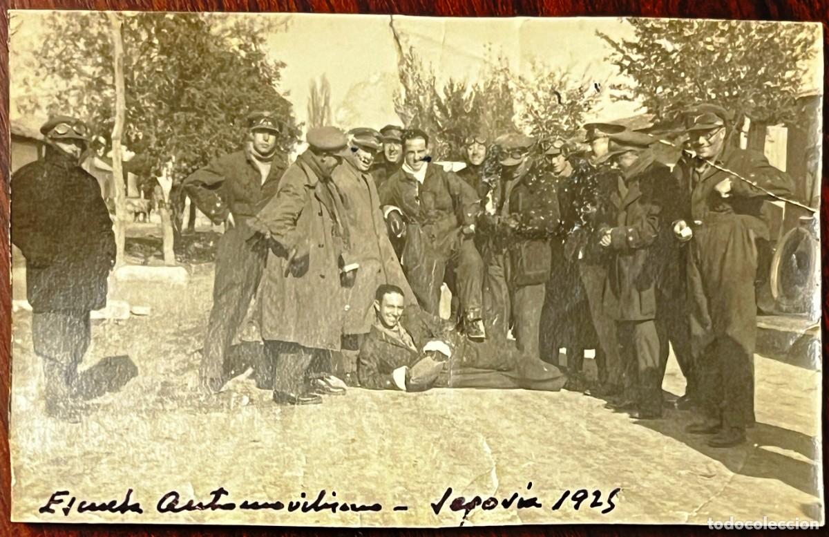 Militaria: Fotograf&iacute;a militar de la Escuela Automovilista de Segovia, 1925, mide 10,4 x 6,4 cms.