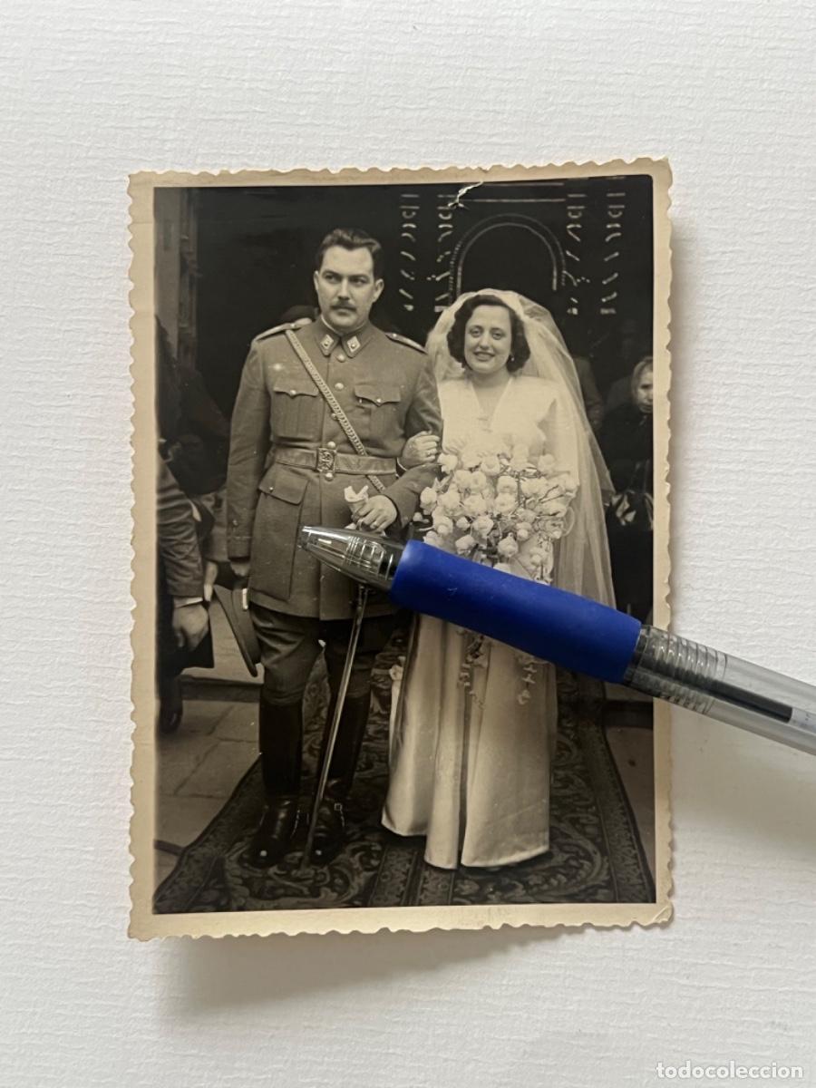 Militaria: Fotograf&iacute;a de MILITARES fot&oacute;grafo ARROYO ZARAGOZA entrada iglesia boda