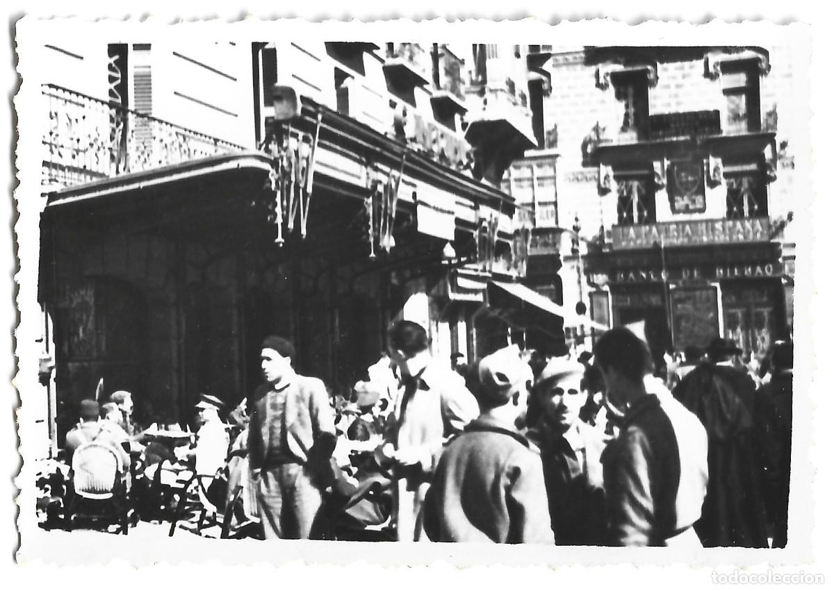Militaria: 1937-38 fotograf&iacute;a guerra civil soldados Legi&oacute;n C&oacute;ndor y paisanos en Plaza de Espa&ntilde;a en Zaragoza