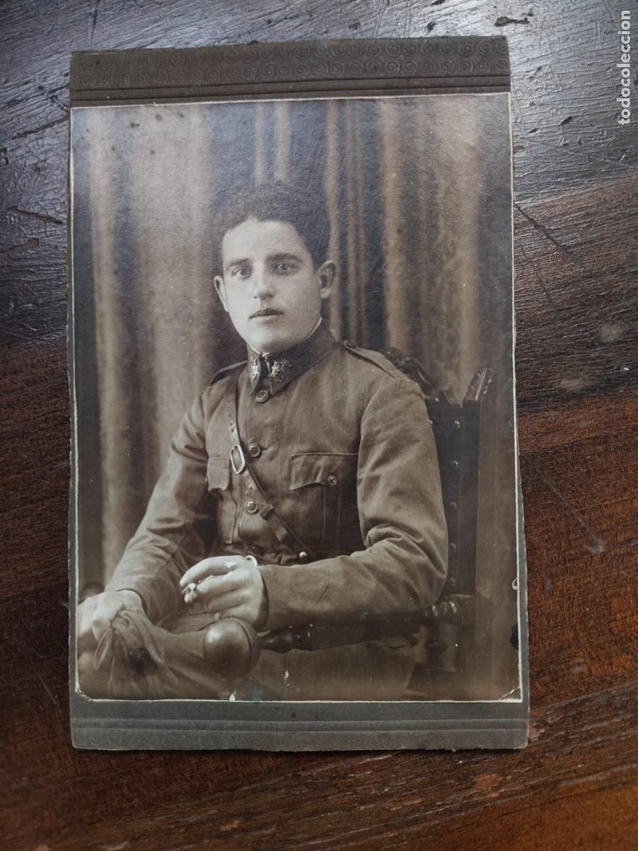 Military Antiques: Fotograf&iacute;a de estudio Soldado Guerra Civil. Dedicada en reverso.Ver.