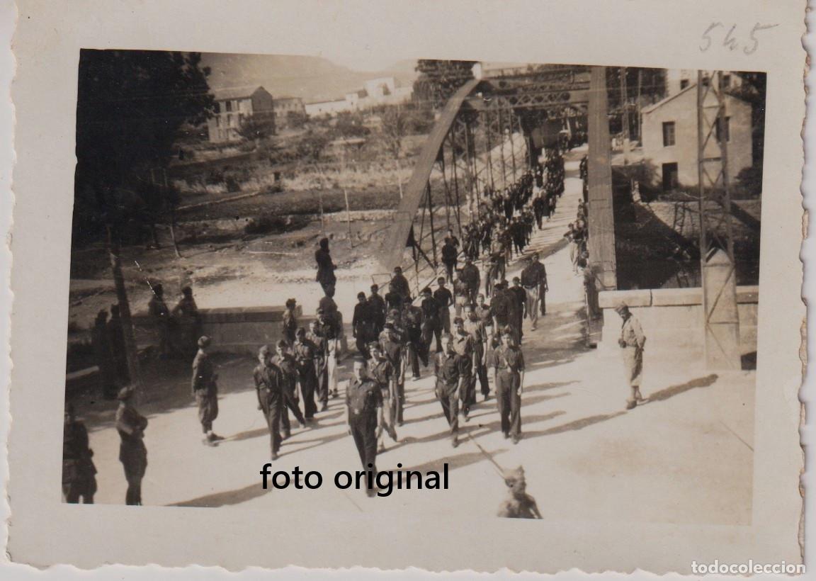 Militaria: VALDERROBRES TERUEL PUENTE RIO MATARRA&Ntilde;A DESFILE SOLDADOS CTV GUERRA CIVIL