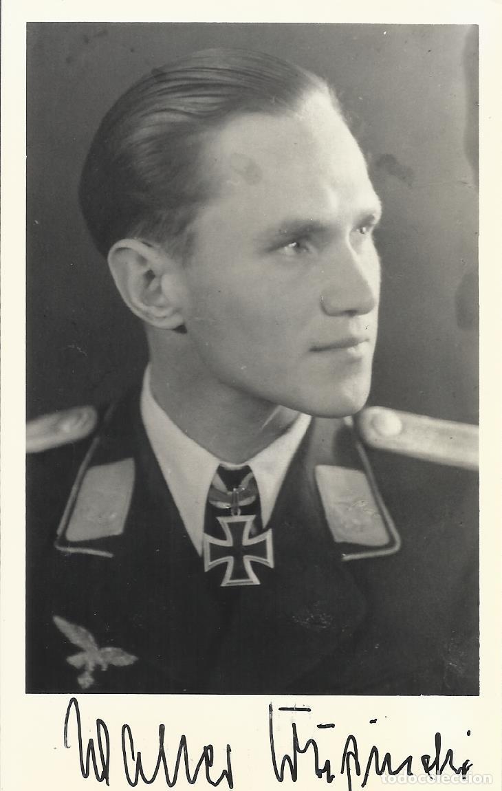 Militaria: Walter Krupinski. Fotograf&iacute;a firmada. General y as aviaci&oacute;n alemana. Fotograf&iacute;a 1942. 1997.