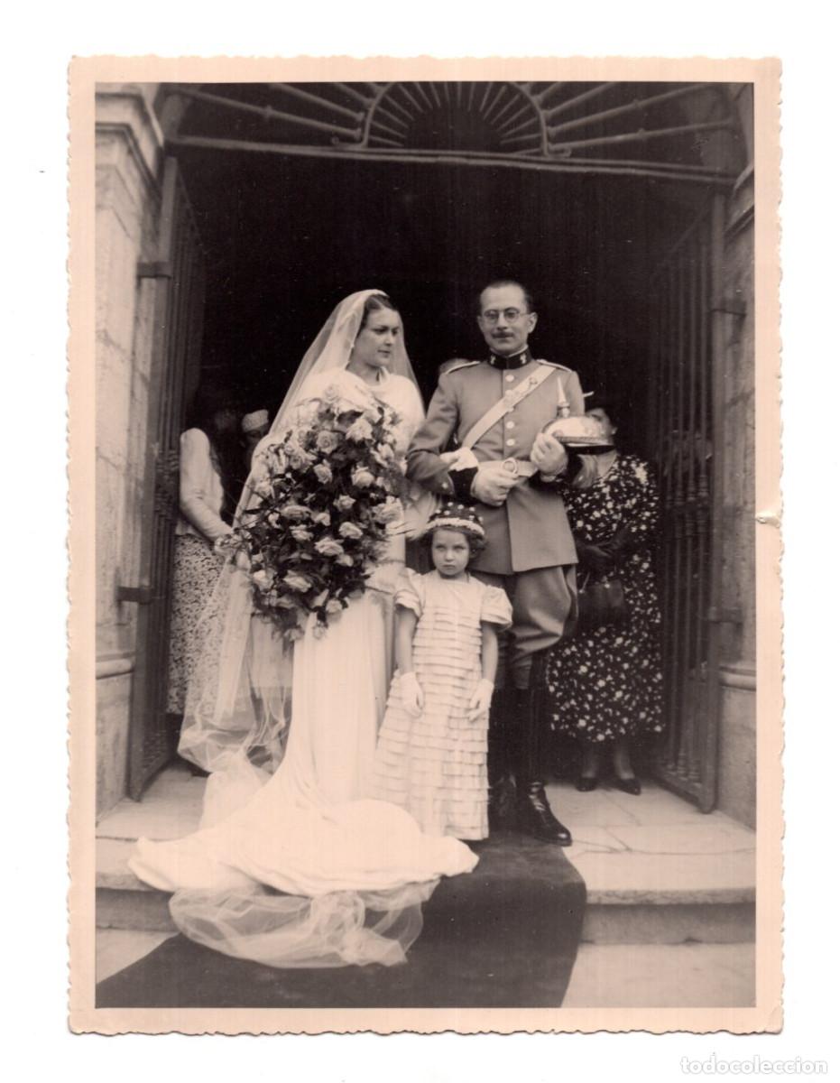 Militaria: BODA. PAREJA CENTRAL NOVIA CL&Aacute;SICA Y UNIFORME MILITAR REGIMIENTO DE CABALLER&Iacute;A.13,5X18,5.