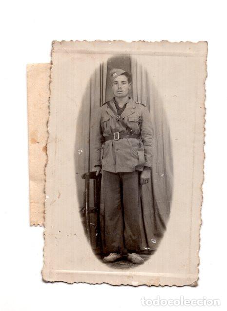 Militaria: FOTOGRAF&Iacute;A SOLDADO ESPA&Ntilde;OL DEL CUERPO DE INFANTER&Iacute;A. 5,5X8,5.