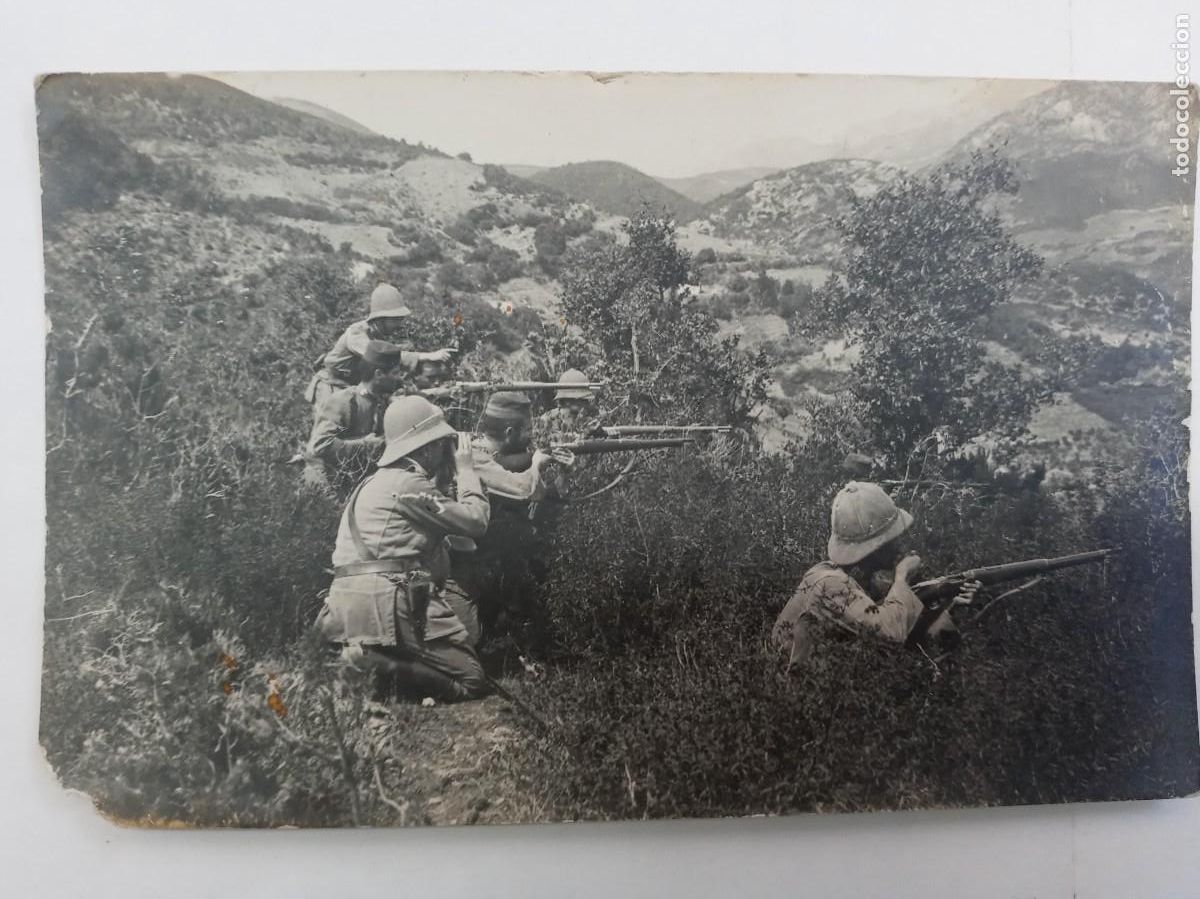 Militaria: GUERRA DE AFRICA: FOTO DE MILITARES EN TRINCHERA, CON SALACOT, ETC. DE RUBIO, CEUTA