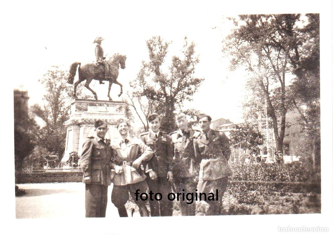Militaria: MILITARES ITALIANOS CTV LOGRO&Ntilde;O DELANTE ESTATUA ESPARTERO GUERRA CIVIL