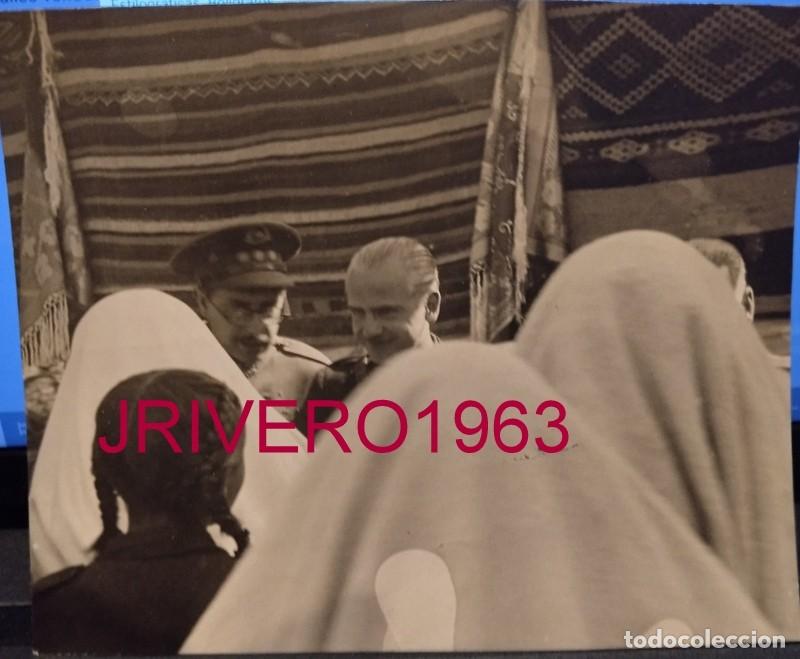 Militaria: 1938, GUERRA CIVIL, SERRANO SU&Ntilde;ER RECIBIENDO UN HOMENAJE DE LA POBLACION INDIGENA, 164X135MM