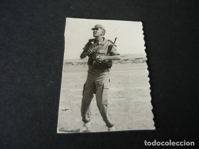 Militaria: AAIUN SAHARA ESPA&Ntilde;OL SOLDADO EJERCITO DEL AIRE ANTIGUA FOTOGRAFIA 4 X 6 cm