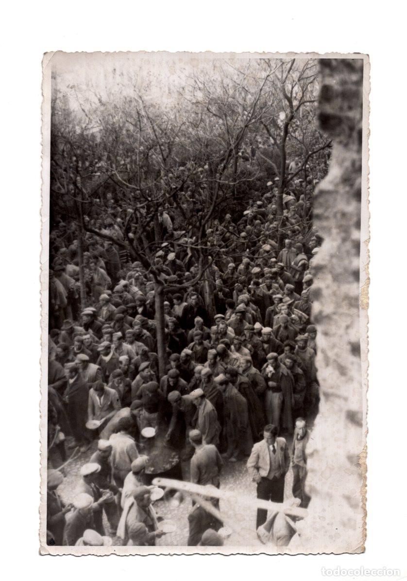 Militaria: LOS ROJOS ACUDEN A MILLARES A LOS CAMPOS DE CONCENTRACION PARA QUE SE LES HAGA SU FICHA. 17,5X11,5.