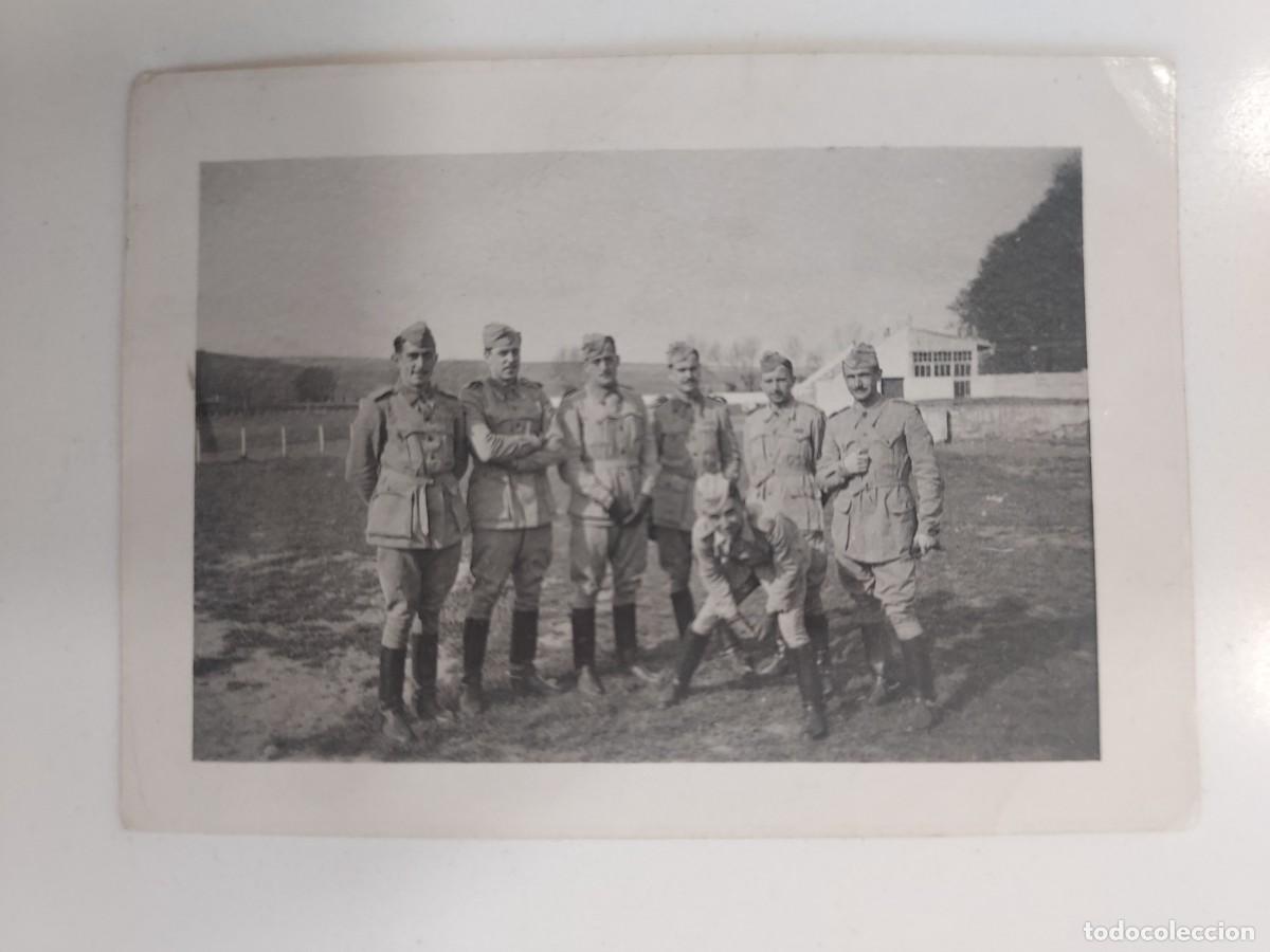 Militaria: FOTOGRAFIA MILITAR BURGOS DICIEMBRE 1942 POSGUERRA SOLDADOS O MANDOS. 7 x 5 CM