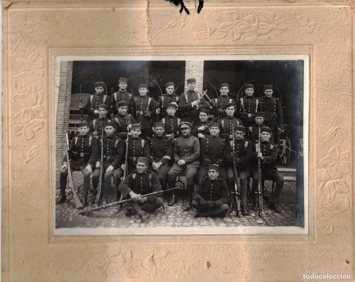 Militaria: Grupo de soldados espa&ntilde;oles armados con fusiles Mauser y bayonetas, Infanteria 1910 - 1920