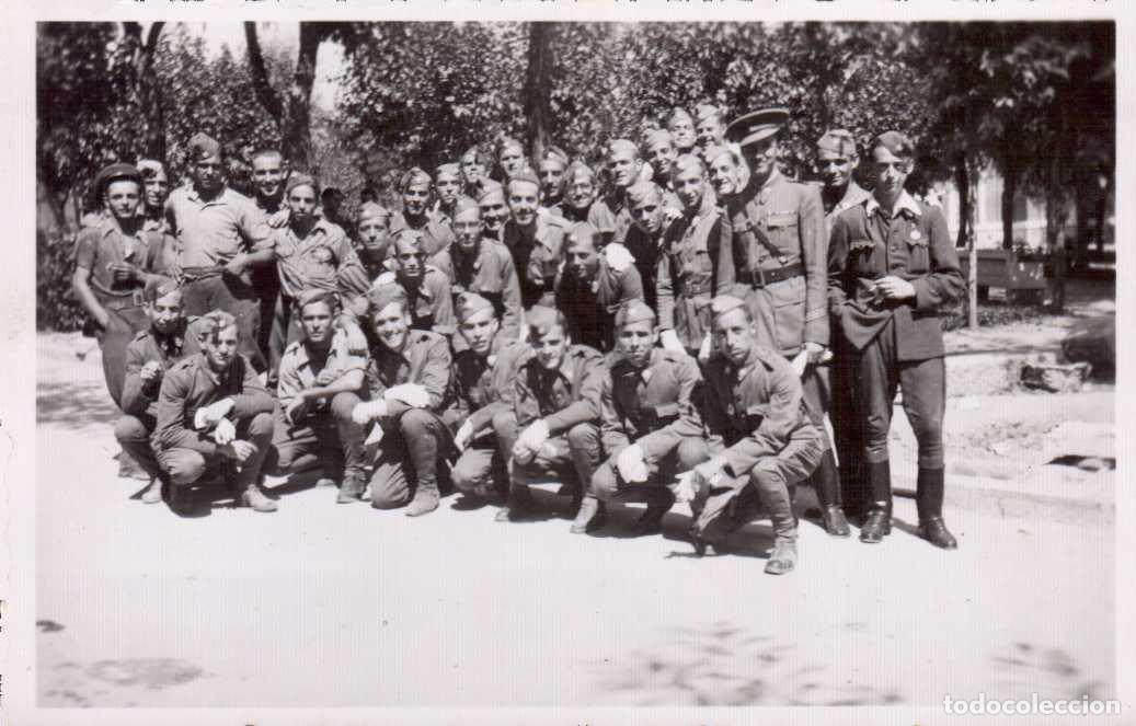 Militaria: FOTOGRAFIA GRUPO DE SOLDADOS Y MILITARES. FOTO CASA ESCUDER