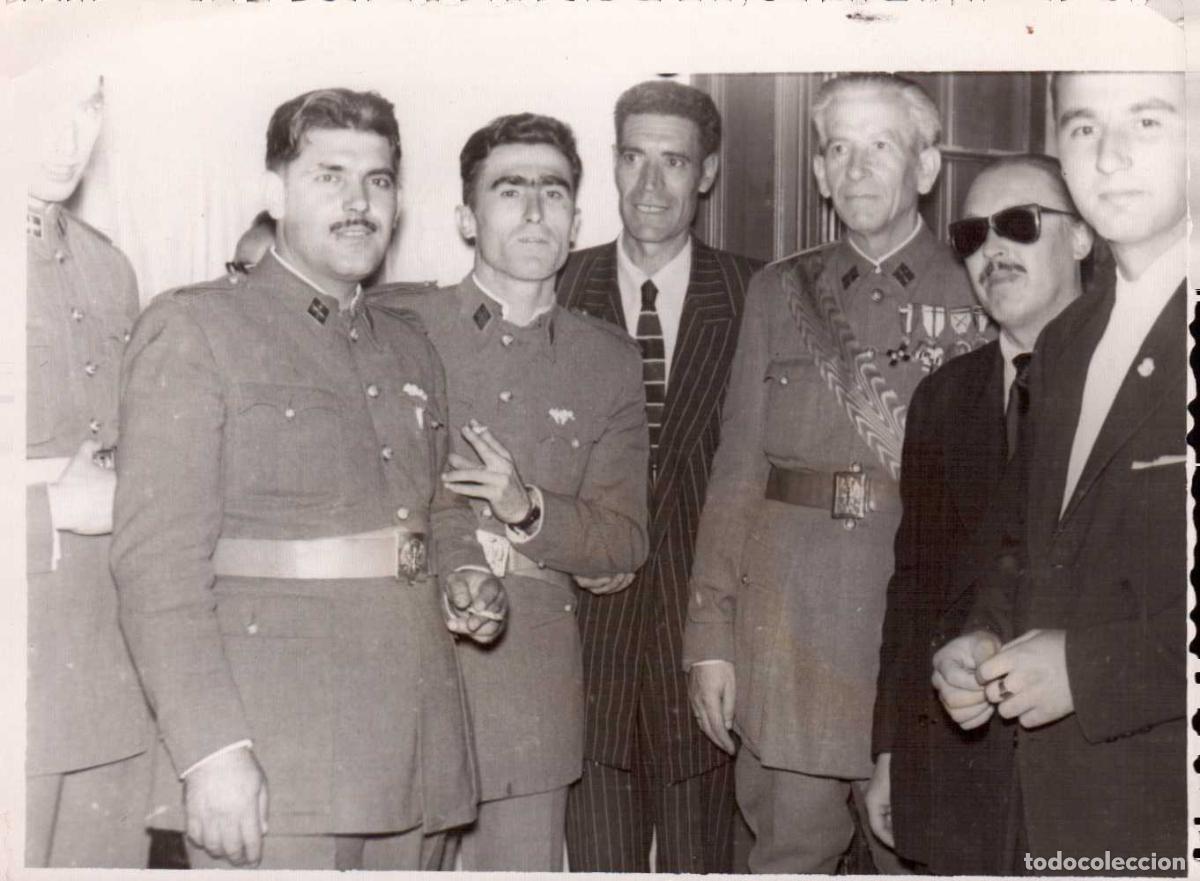 Militaria: FOTOGRAFIA GRUPO DE GUARDIAS CIVILES, MEDALLA VETERANO DE GUERRA , SUFIMIENTO POR LA PATRIA....
