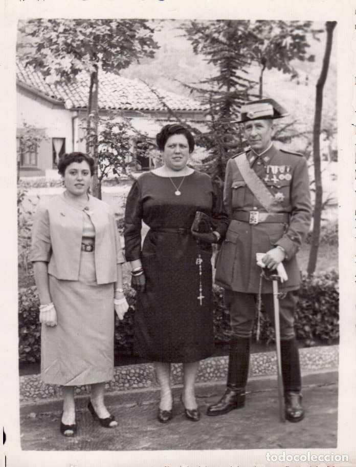 Militaria: FOTOGRAFIA GUARDIA CIVIL CON SABLE Y TRICORNIO DE GALA