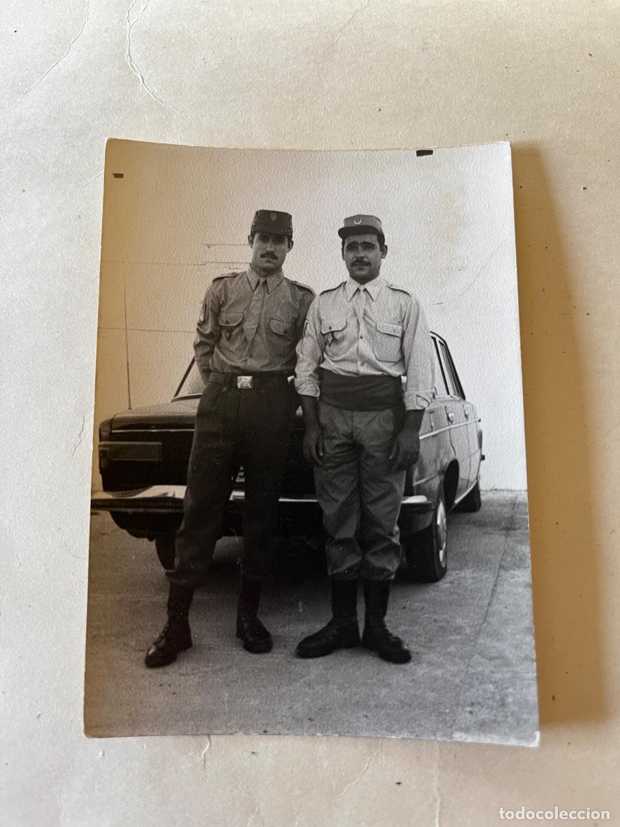 Militaria: EL AAIUN SAHARA ESPA&Ntilde;OL SOLDADOS POLICIA TERRITORIAL CON GORRA SIROQUERA Y SEAT - final a&ntilde;os 70