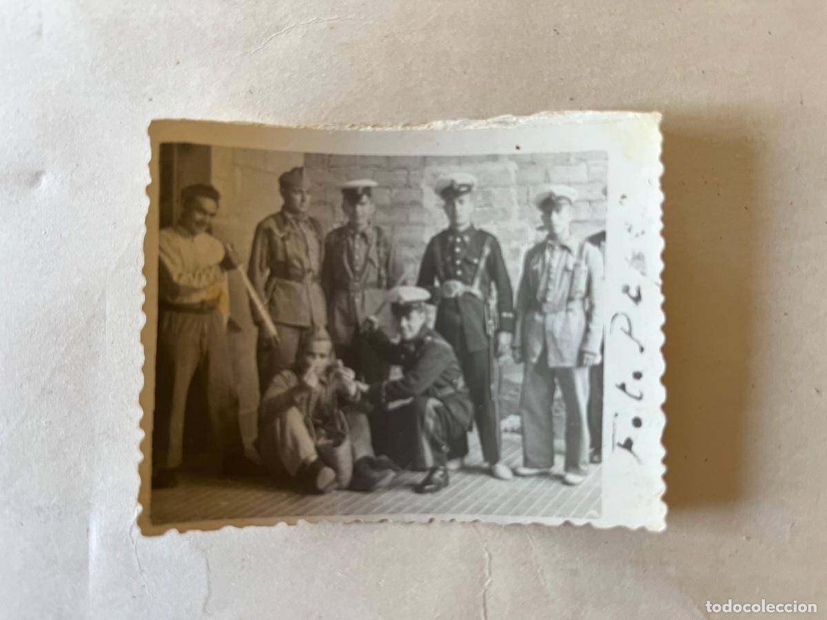 Militaria: FOTOGRAF&Iacute;A A&Ntilde;OS 40 REUNI&Oacute;N INFORMAL DE GUARDIAS CIVILES Y SOLDADOS DEL EJ&Eacute;RCITO DE TIERRA