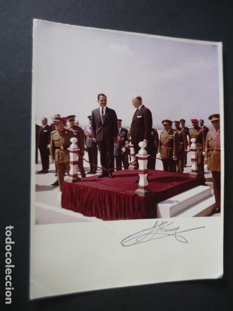 Militaria: MADRID TRIBUNA VISITA OFICIAL REY HUSSEIN DE JORDANIA CON FRANCISCO FRANCO FOTOGRAFIA 18 X 23,5 CM