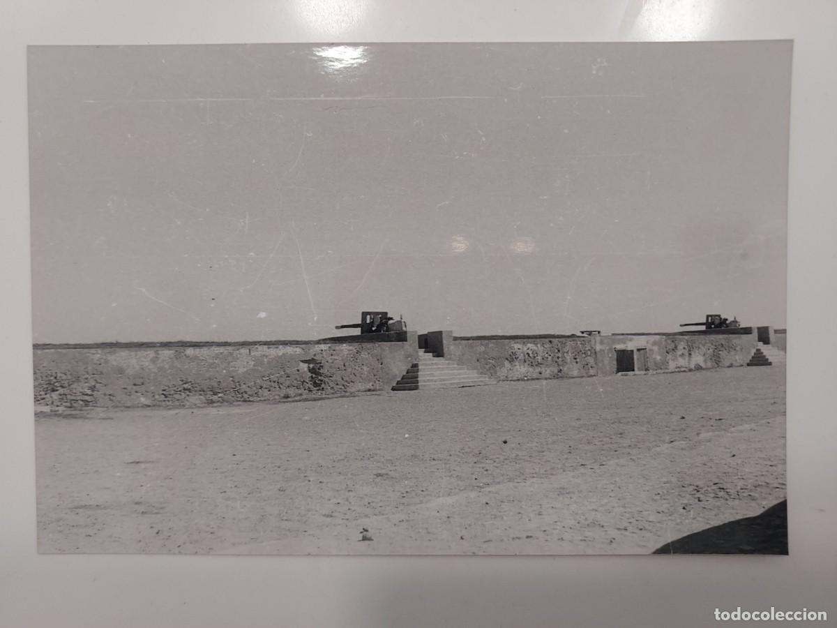 Militaria: 6 fotos artiller&iacute;a militar b&uacute;nkeres y ca&ntilde;ones &iquest;vickers Isla de Tarifa - Estrecho?. Ca. 1950 (2009)