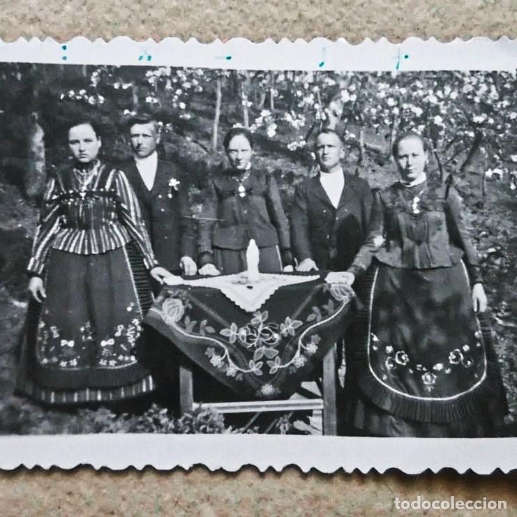 Military Antiques: ALEMANES EN UNA CELEBRACION MOSTRANDO IMAGEN DE LA VIRGEN. III REICH. A&Ntilde;OS 1939-45