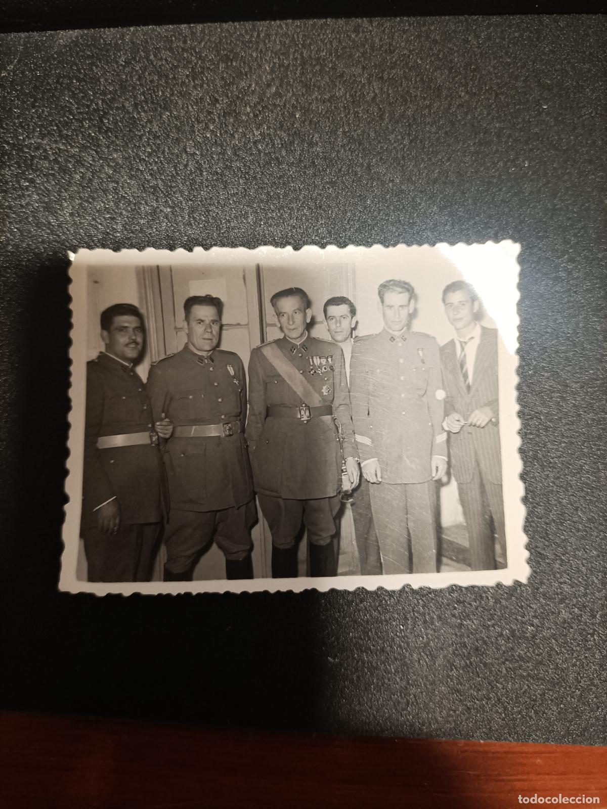 Militaria: FOTOGRAFIA DE GUARDIAS CIVILES CON MEDALLAS