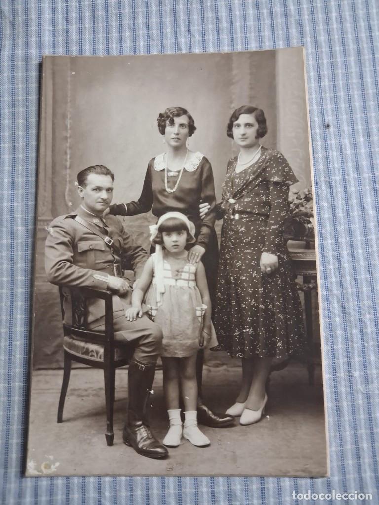 Militaria: Fotograf&iacute;a Militar Brigada y familia. Rovira. Barcelona