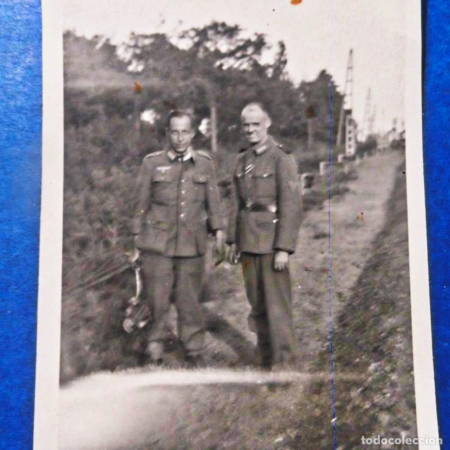 Militaria: SOLDADOS DE LA WEHRMACHT CRUZ DE HIERRO JUNTO A LINEA DE COMUNICACIONES. III REICH. A&Ntilde;O 1944
