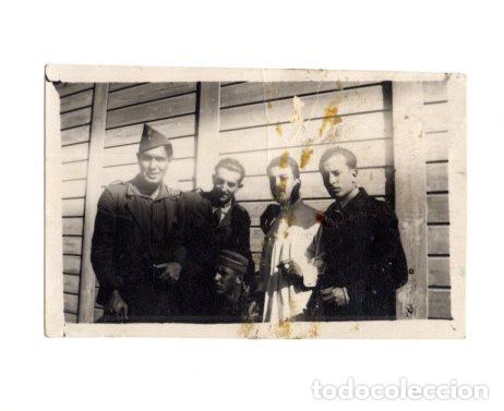 Militaria: MILITARES POSANDO. 7,6X5,2.