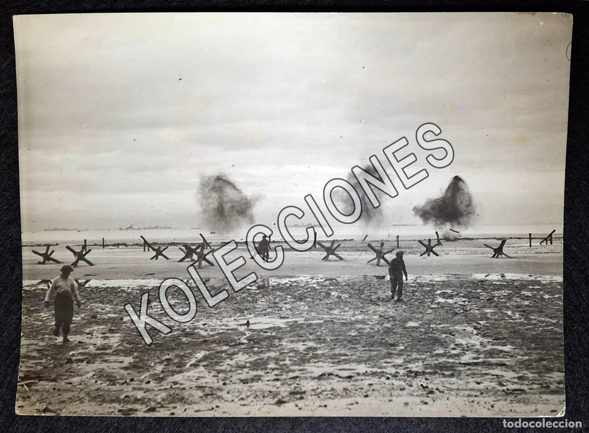Militaria: Fotograf&iacute;a original Desembarco de Normand&iacute;a. Obst&aacute;culos antitanque. Fuego enemigo. WWII. Alto valor