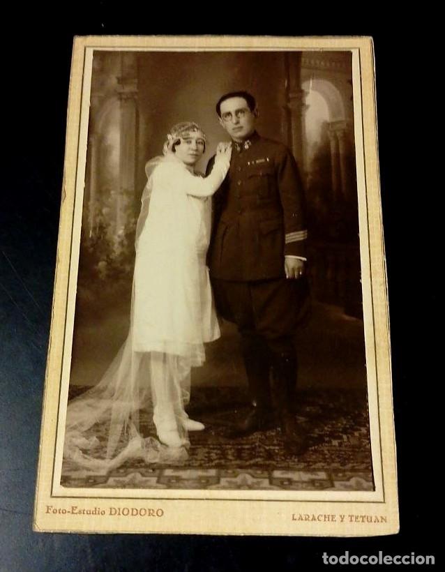 Militaria: fotografia militar estudio, sargento de la Mehala con sus esposa a&ntilde;os 20-30 Marruecos espa&ntilde;ol