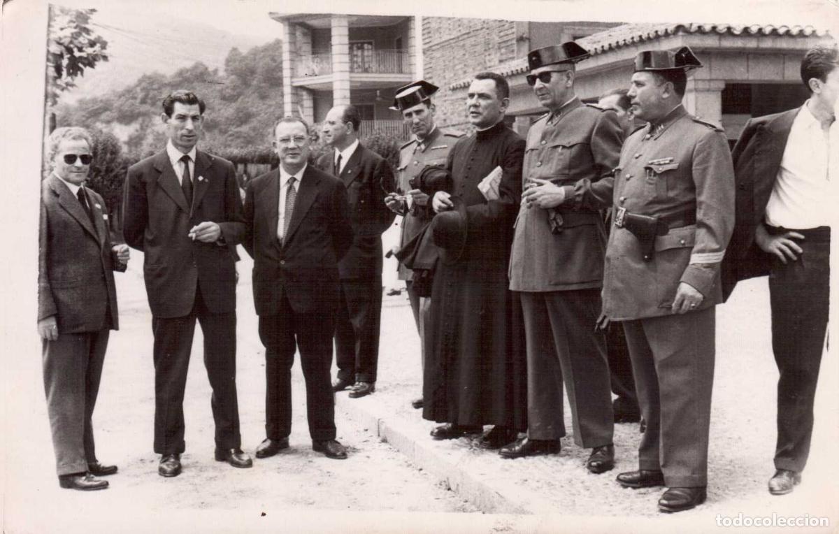 Militaria: FOTOGRAFIA GUARDIAS CIVILES CON EL PATER Y PERSONALIDADES FOTO GAVITE 14 X 9