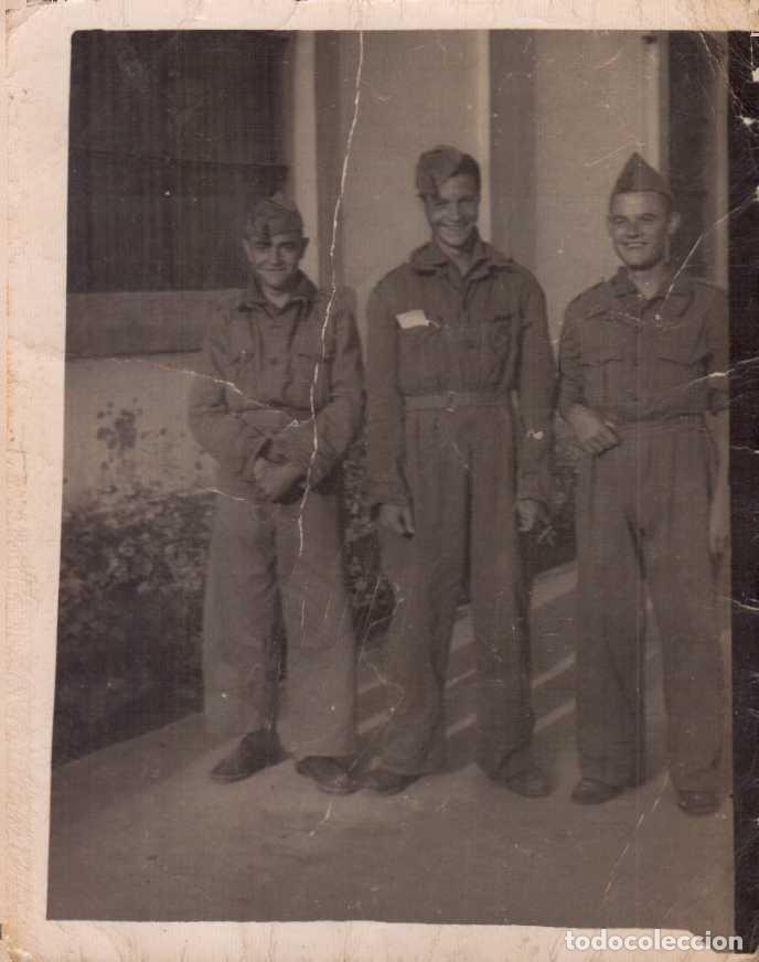 Militaria: FOTOGRAFIA MILITAR RECUERDODE LA MILI SOLDADOS CON MONO DE FAENA 6 X 7.5