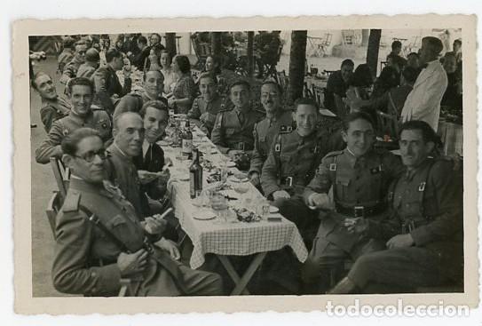 Militaria: GIJON. ASTURIAS. BANQUETE DE MILITARES EN EL PARQUE JAPONES. 1941