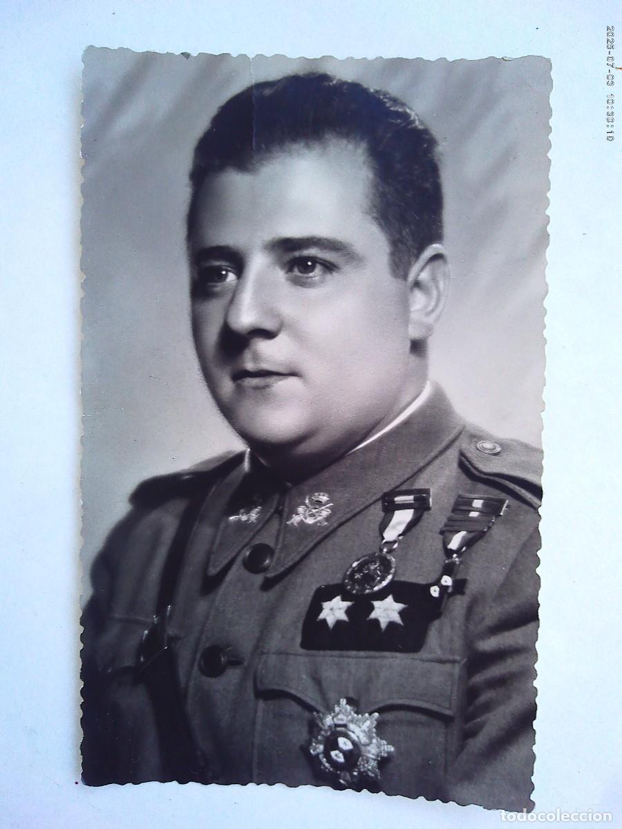 Militaria: POST GUERRA CIVIL: FOTO TENIENTE PROVISIONAL VETERANO GUERRA CON MEDALLAS ( FUTURO DIVISION AZUL )