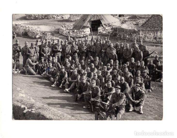 Militaria: FOTO GRUPO DE MILITARES, CAMPAMENTO. 11,5X8,5.