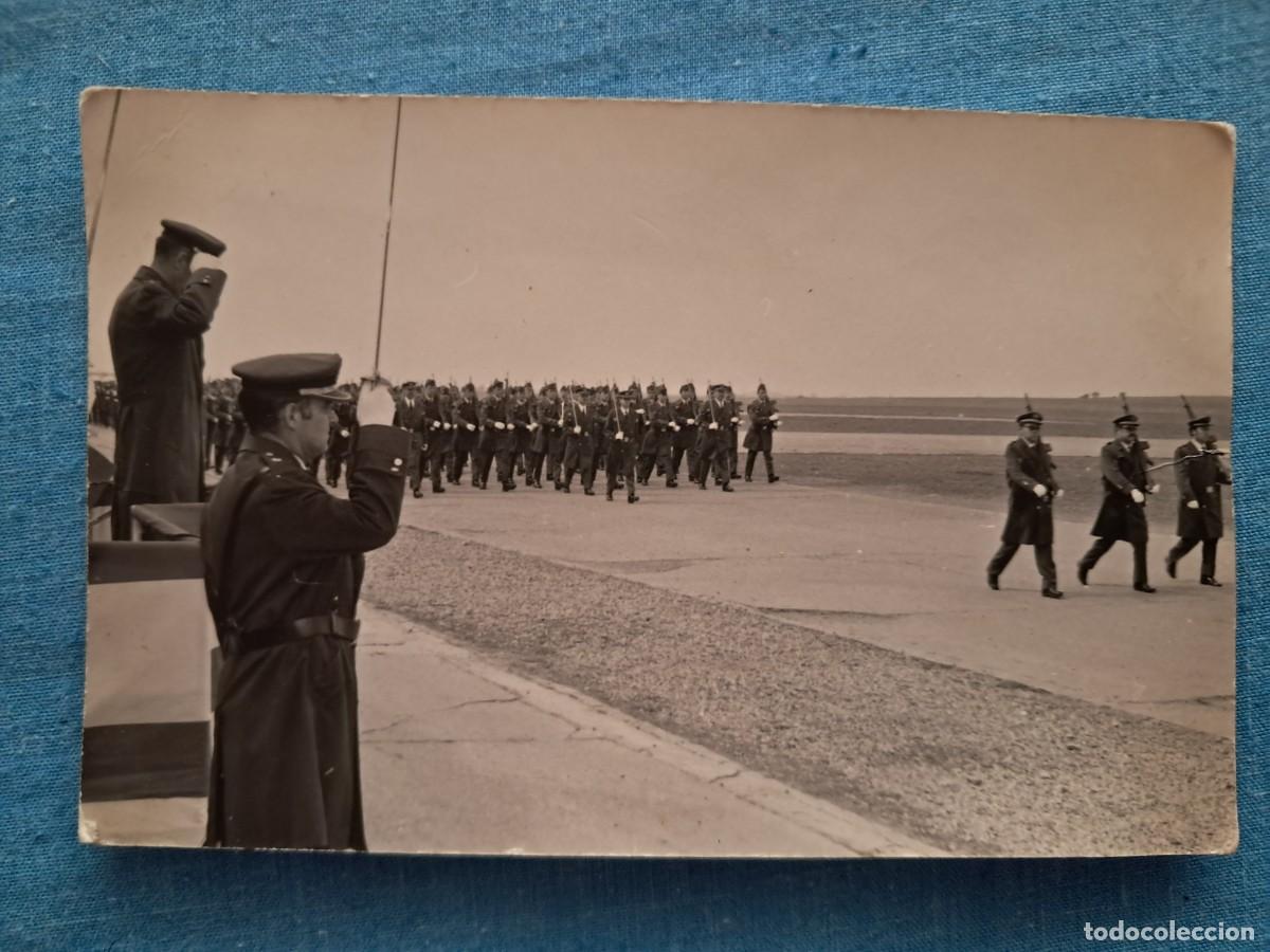 Militaria: FOTOGRAF&Iacute;A BLANCO Y NEGRO JURA EN BASE A&Eacute;REA DE LE&Oacute;N. A&Ntilde;OS 70
