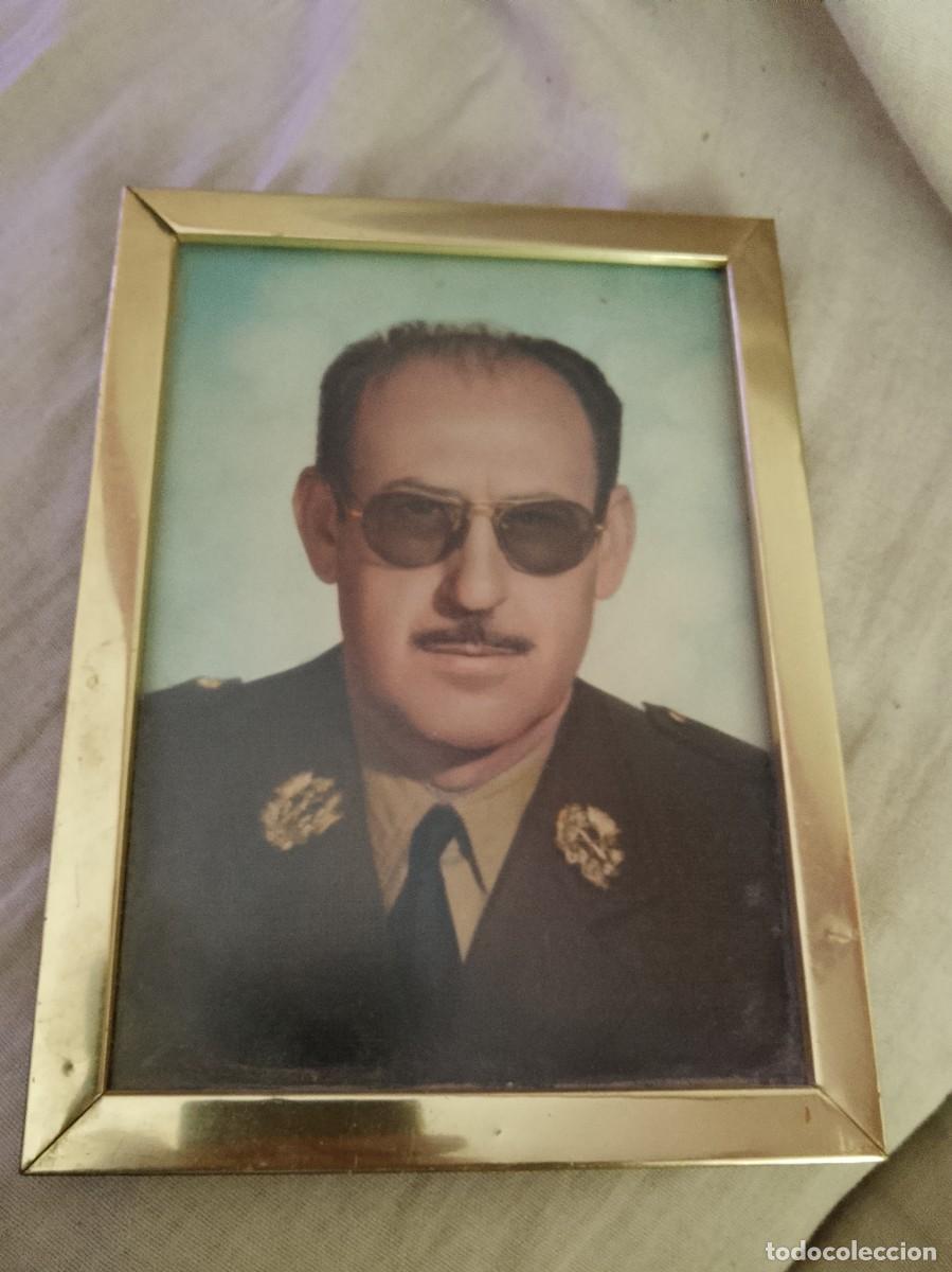 Militaria: Foto enmarcada uniforme oficial del Ej&eacute;rcito de Tierra de