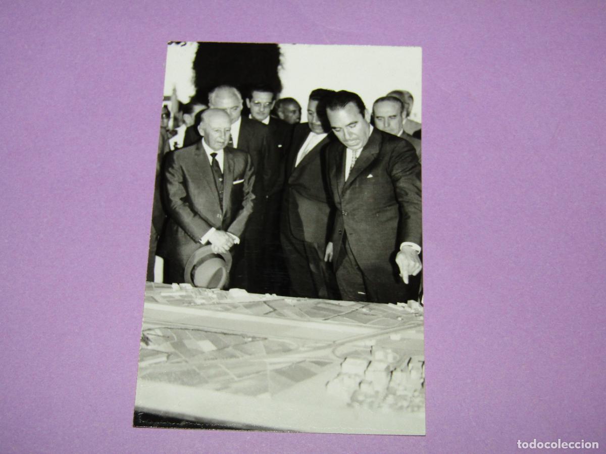 Militaria: Antigua Fotograf&iacute;a Original con FRANCO Visita a Valencia - A&ntilde;o 1960-70s.