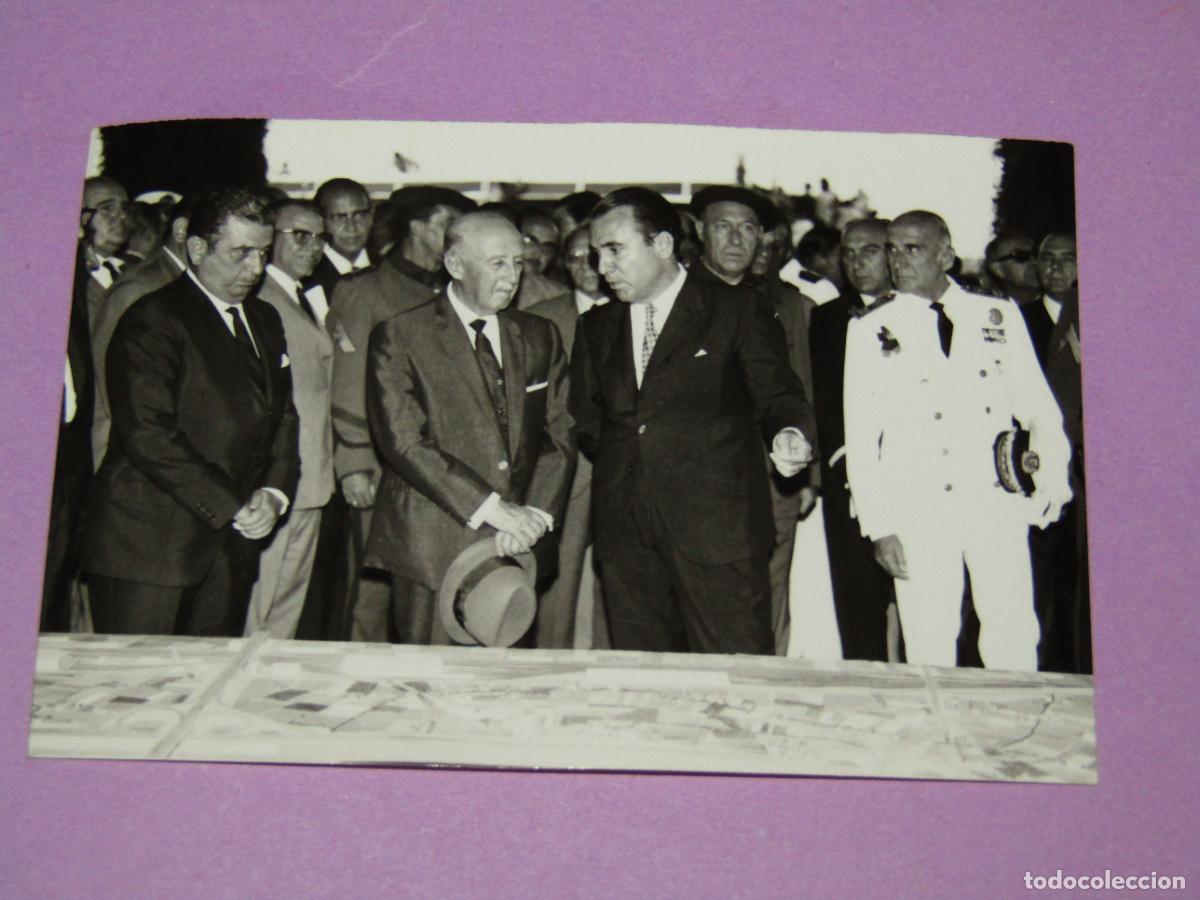 Militaria: Antigua Fotograf&iacute;a Original con FRANCO Reportaje de su Visita a Valencia - A&ntilde;o 1960-70s.