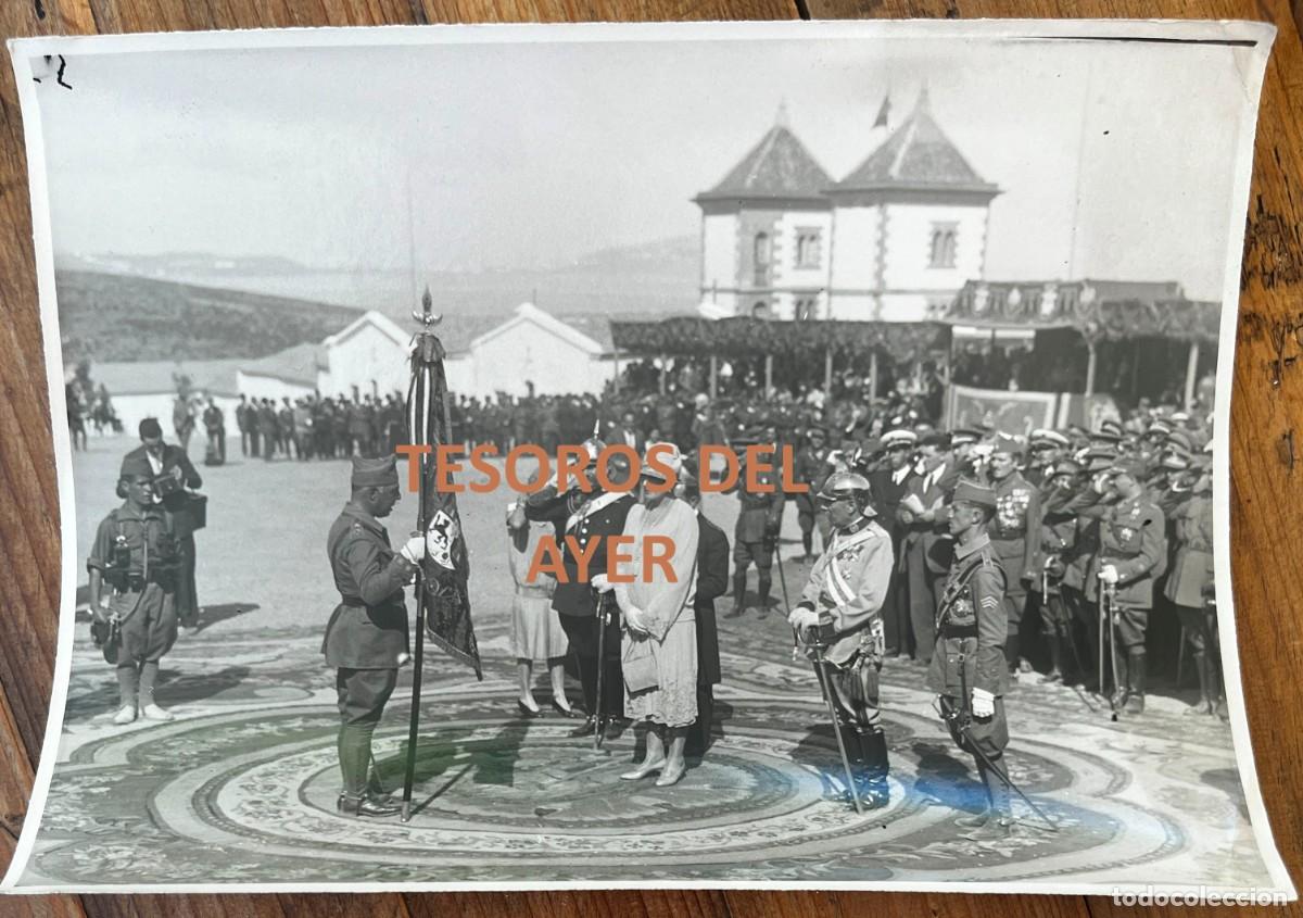 Militaria: Alfonso XIII y Victoria Eugenia entregan la Bandera Nacional a La Legi&oacute;n, Dar Riffien 1927