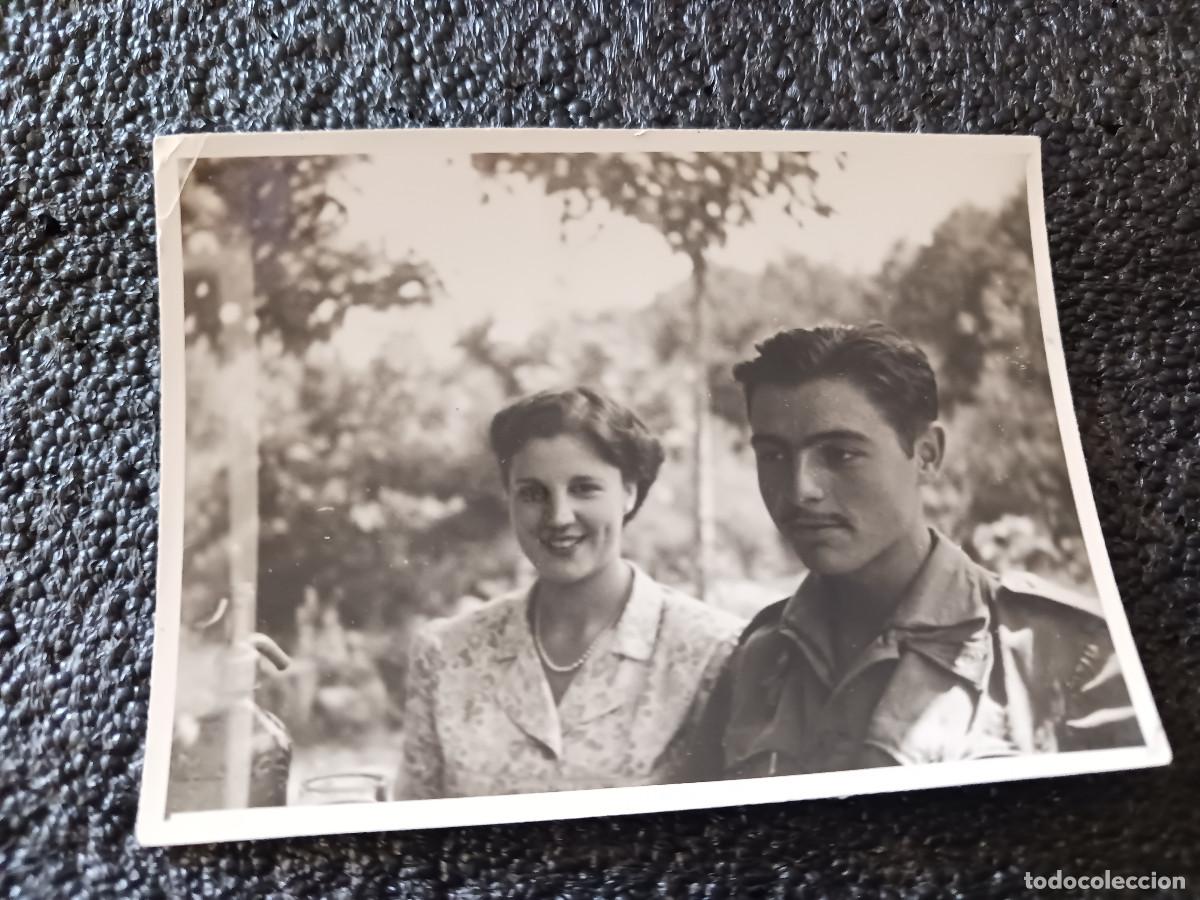 Militaria: FOTOGRAFIA DE MILITAR CON SU NOVIA EN SANTA FE DEL MONTSENY 1947
