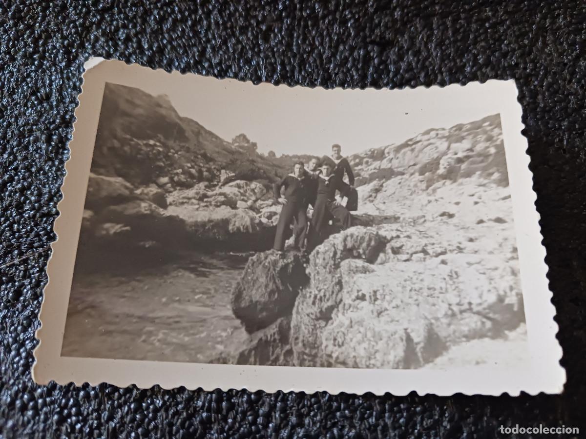 Militaria: FOTOGRAFIA DE 4 marineros a la orilla del mar