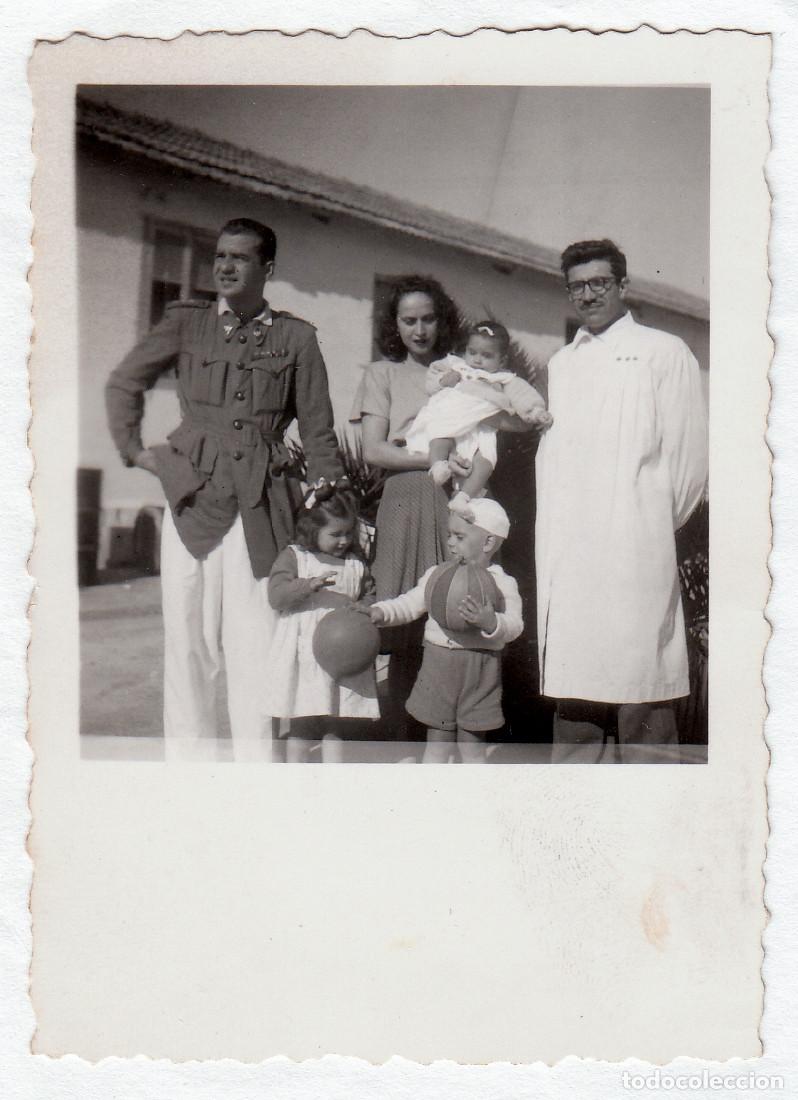 Militaria: Militares. M&eacute;dico ej&eacute;rcito espa&ntilde;ol. A&ntilde;os 40.