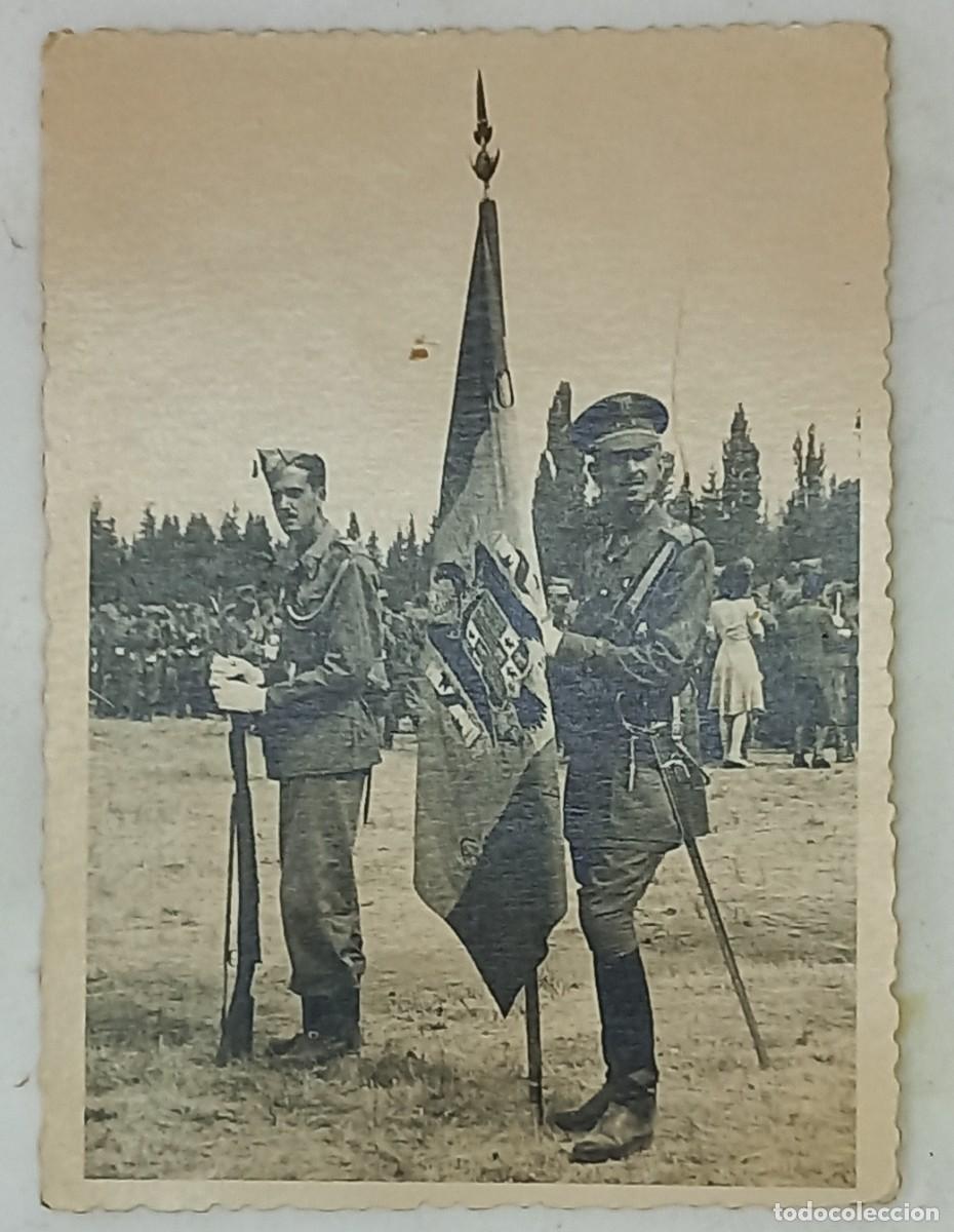 Militaria: FOTOGRAFIA MILITAR , JURA DE BANDERA ESPA&Ntilde;OLA - CAPAMENTO EL ROBLEDO A&Ntilde;OS 40