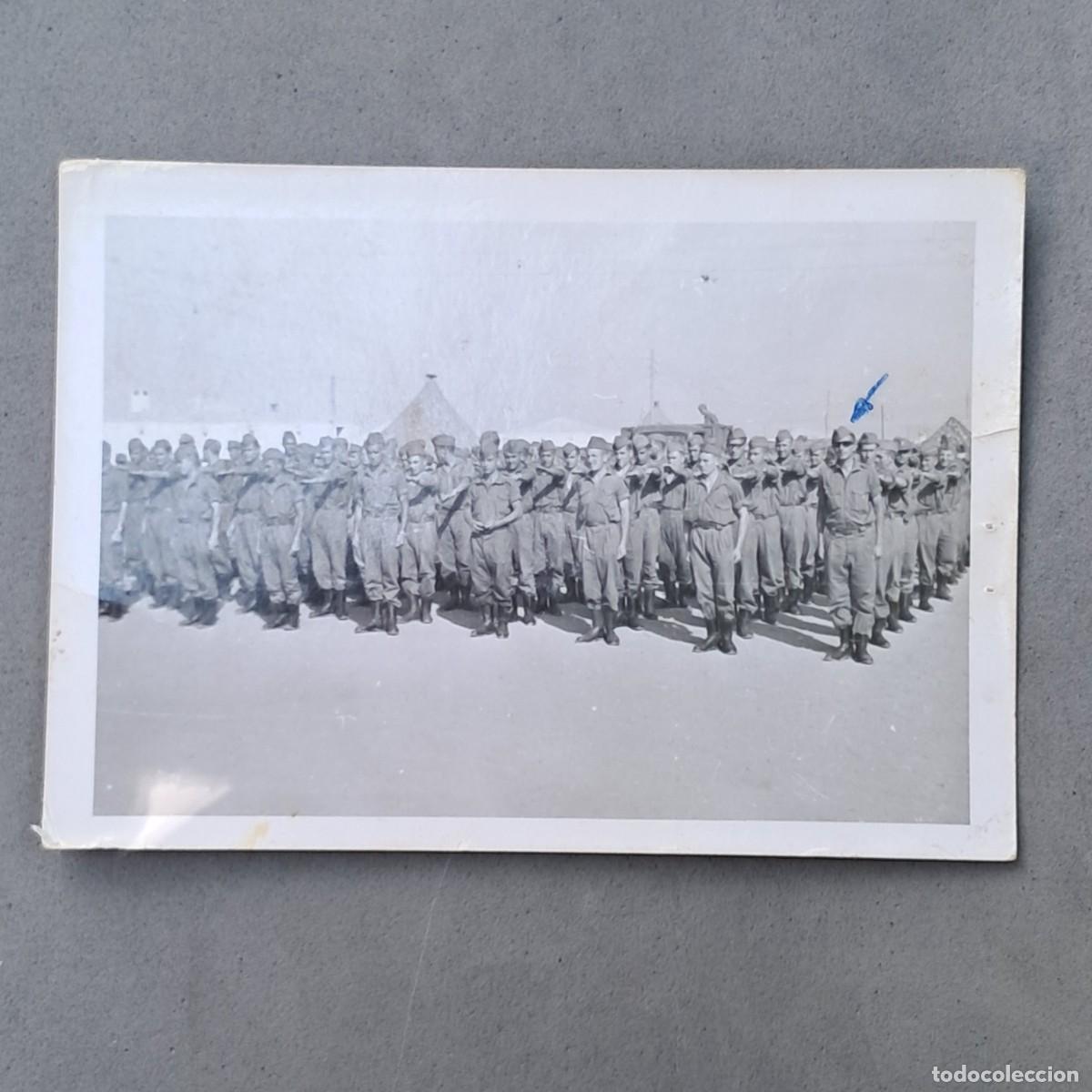 Militaria: Antigua fotografia de formaci&oacute;n de soldados en la esplanada del campamento BIR SIDI - IFNI a&ntilde;o 1966