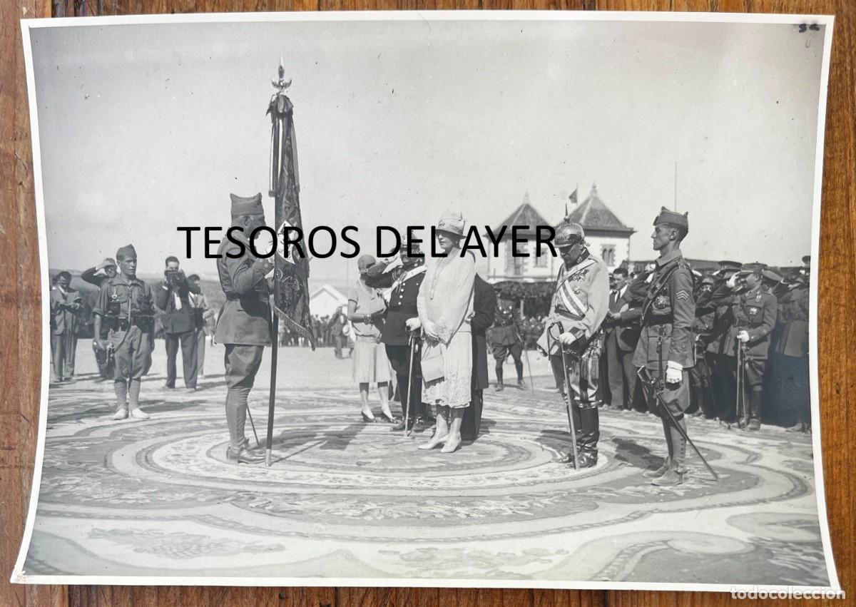 Militaria: Fotograf&iacute;a entrega primera Bandera de La Legi&oacute;n por la Reina Victoria Eugenia 5-10-1927 Dar Riffie