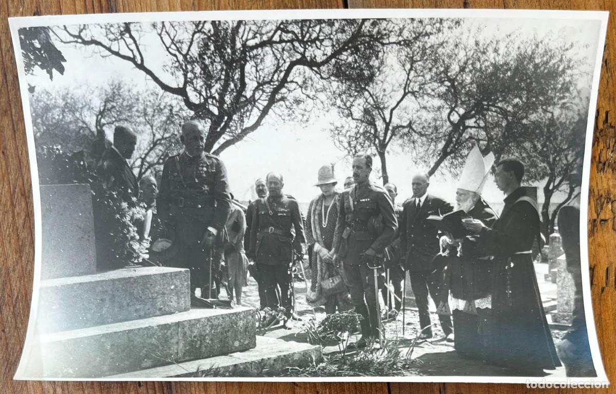 Militaria: Fotograf&iacute;a original de S. M. el rey Alfonso XIII y la reina Victoria Eugenia visita a Monte Arruit,