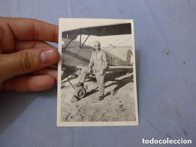 Militaria: Antigua fotografia de piloto aviador en guerra civil, capitan sales. Aviacion. Original.