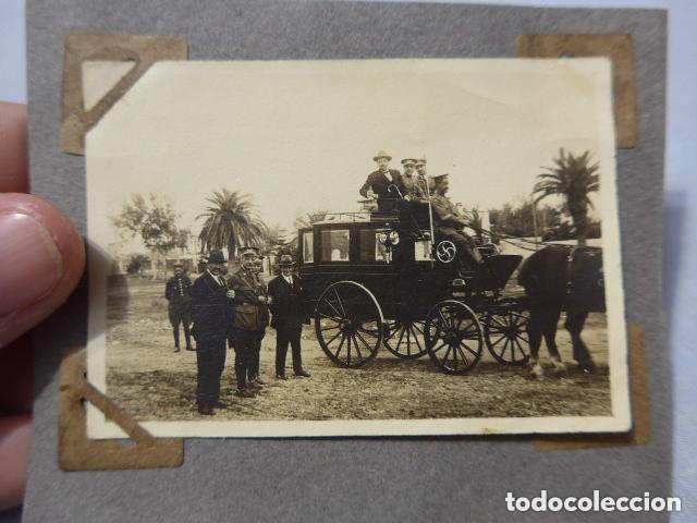 Militaria: Antigua fotografia de militares con carruaje, principios siglo XX. Original.