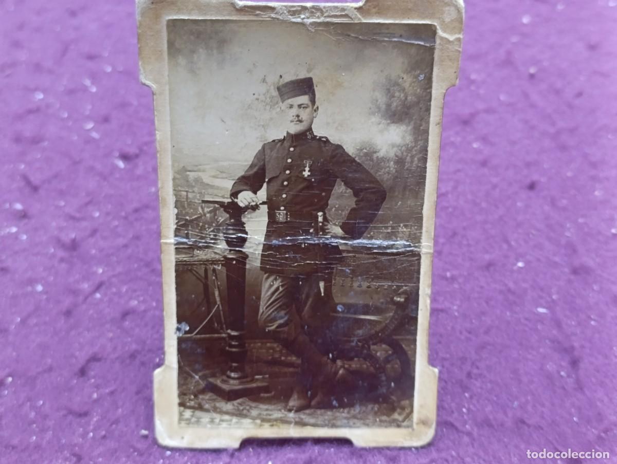 Militaria: Antigua Fotograf&iacute;a en b/n o sepia, militar posando con uniforme depie, ppios XX