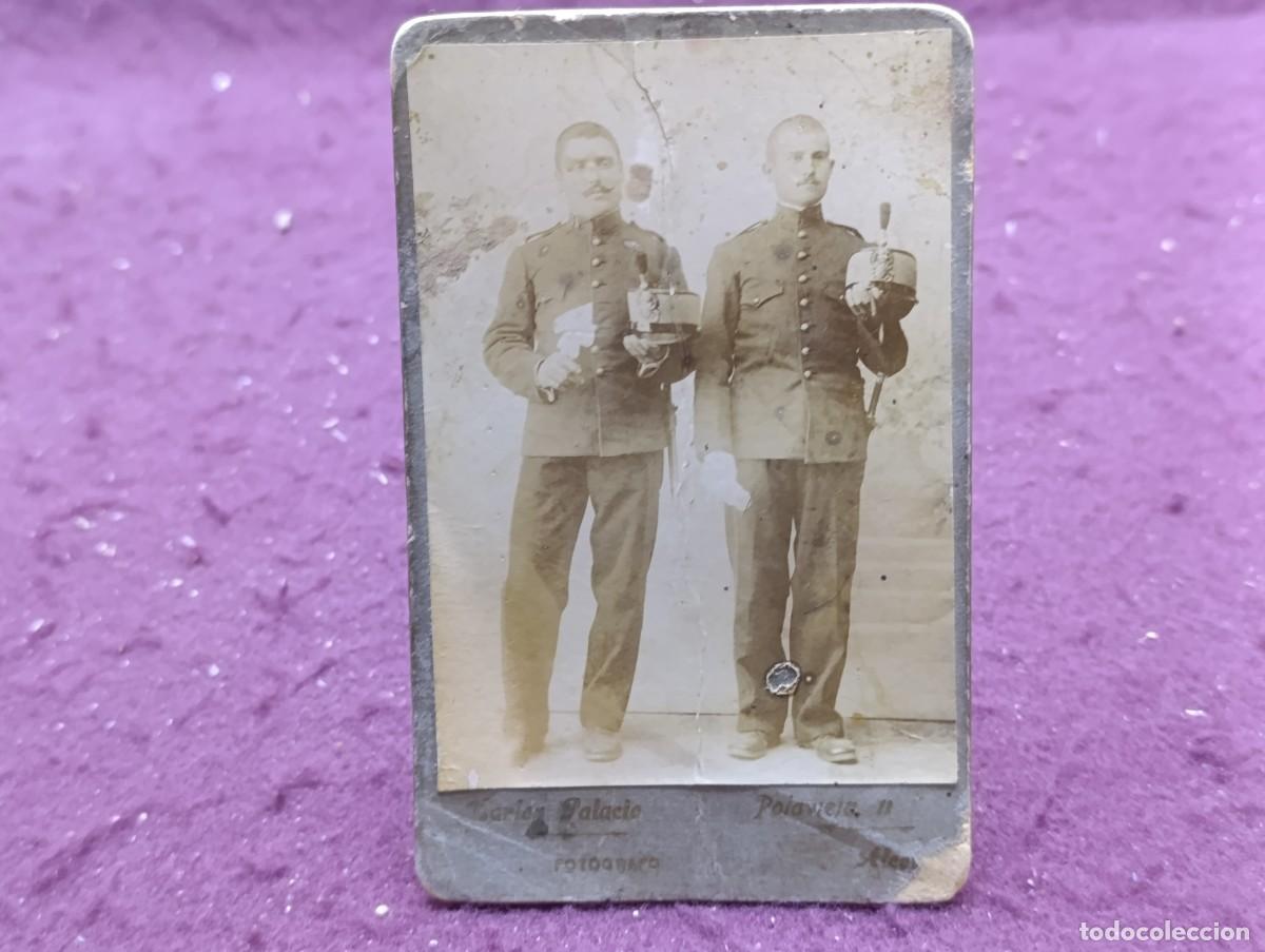 Militaria: Antigua Fotograf&iacute;a en b/n o sepia, 2 militares posando depie, Fot. Carlos Palacio, &iquest;Alcoy?